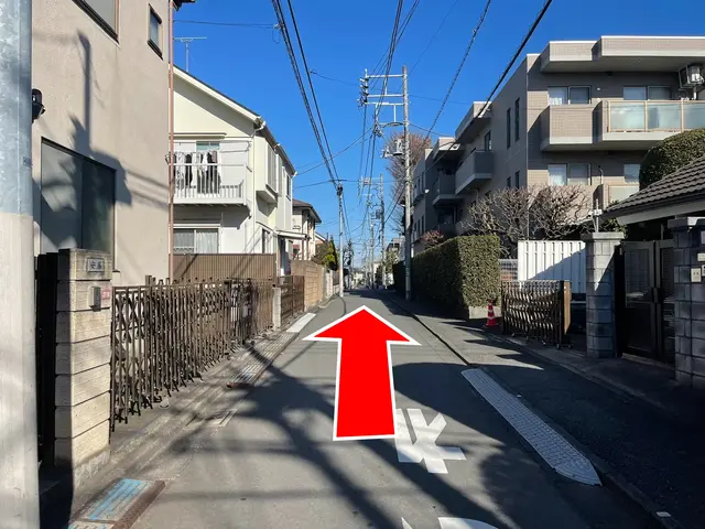 まっすぐ進みます。